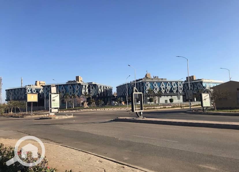 Commercial shop for rent:122sqm indoor and 76sqm outdoor- Lowest price per square meter in the area- Located directly across from Mall of Arab - Ansicht 6