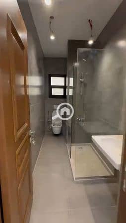 Latest roof for sale with two rooms, fully finished with air conditioning, open view in Al-Shorouk on the Suez road, in front of Madinaty. - Widok 4
