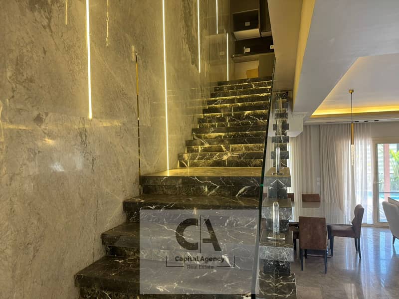 Twon Corner With pool in Hyde Park Furnished - Więcej