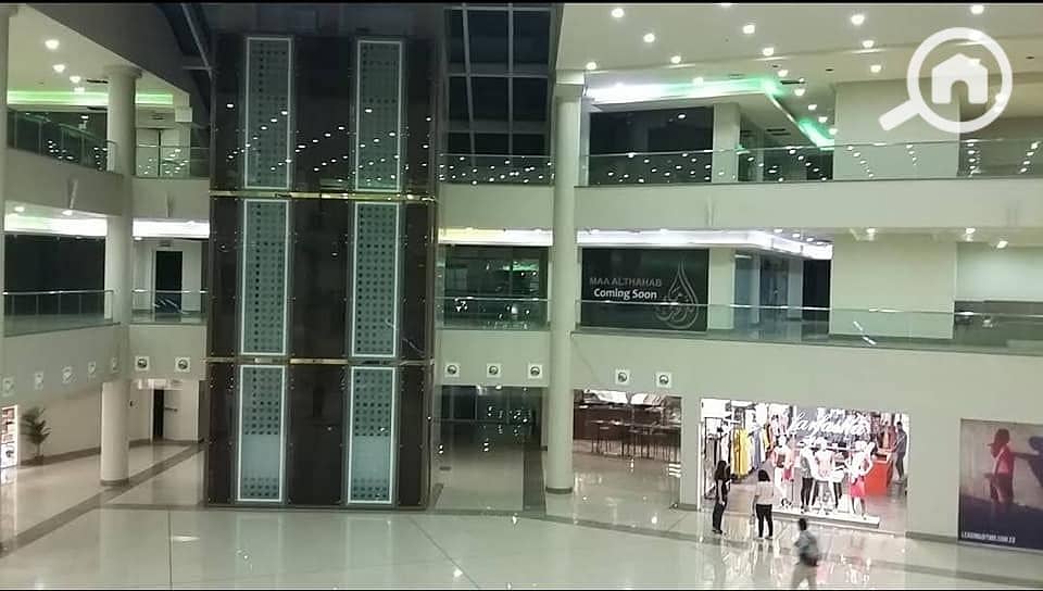 An opportunity you won't find elsewhere for renting a shop with an area of 50 meters in Rehab 2, Afniyu Mall, at an attractive price. The shop has 3 corners with large facades and two doors, suitable for 2 shops, located on the second floor and not ground level, suitable for all. - Widok 4