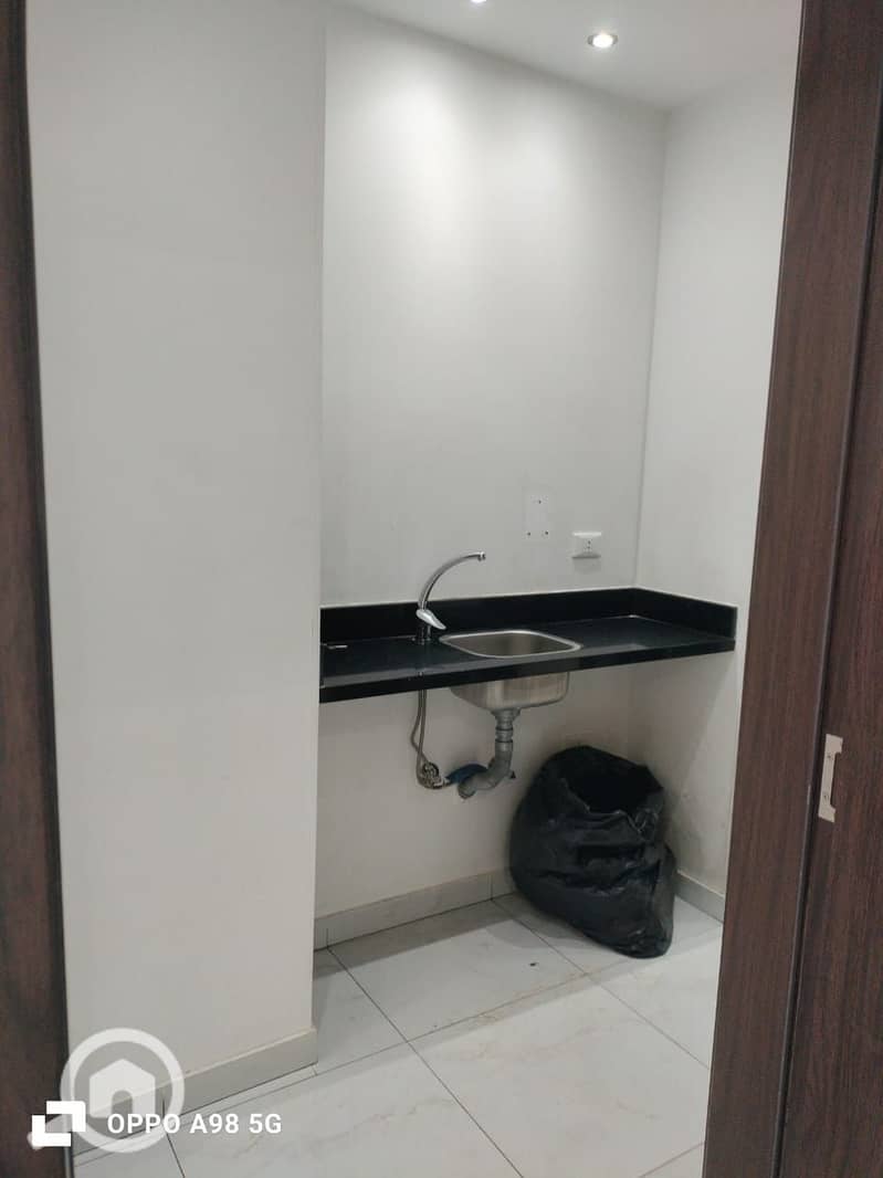 A distinctive administrative headquarters of 110 sqm for rent in the strongest location in Zahraa Al-Maadi, Rayhana Plaza. - Meer