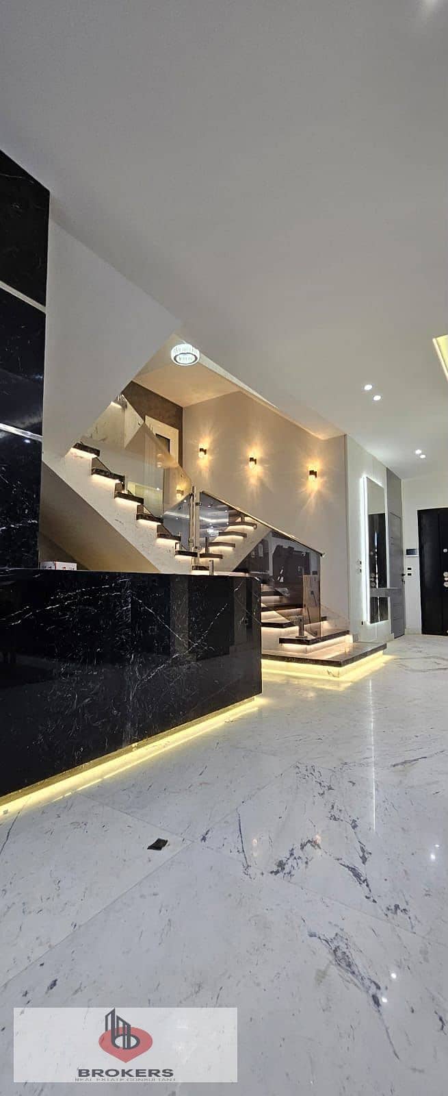 Fully Furnished Standalone Villa Hyde Park - Mehr