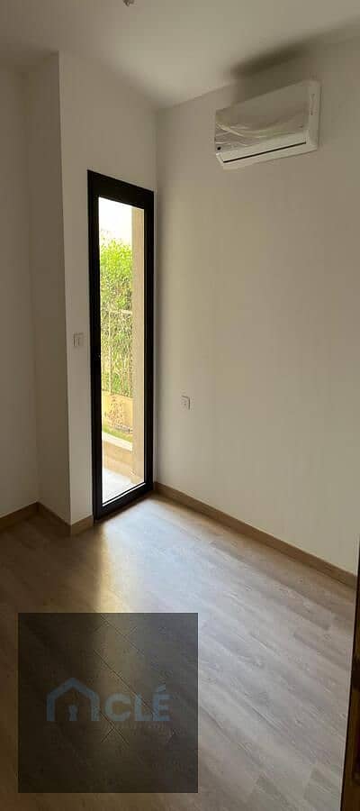 Semi-Furnished super deluxe Apartment with garden for rent in Al - Marasem Compound , new air conditioners , 2 new electric water heaters and Kitchen – pohled 4