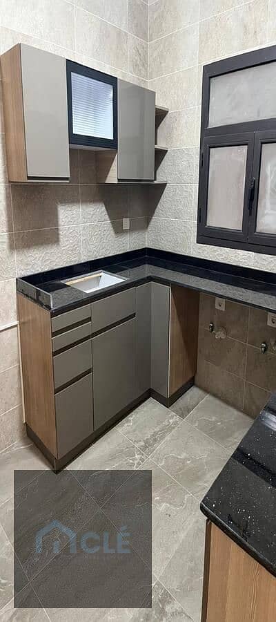 Semi-Furnished super deluxe Apartment with garden for rent in Al - Marasem Compound , new air conditioners , 2 new electric water heaters and Kitchen – pohled 5