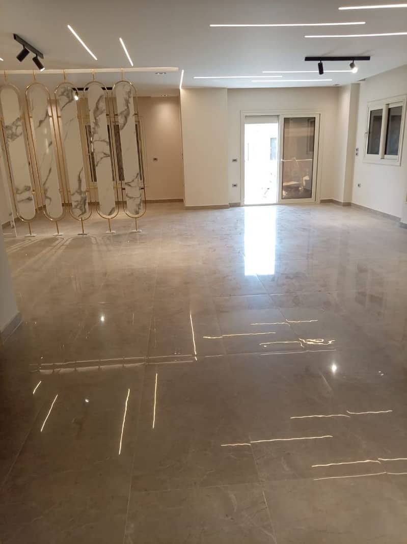 First-time rental: Ultra-modern apartment with a kitchen in the Zayed Heights compound, Sheikh Zayed prime location. - Widok 2