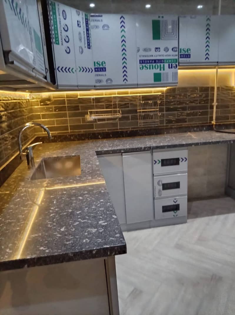 First-time rental: Ultra-modern apartment with a kitchen in the Zayed Heights compound, Sheikh Zayed prime location. - Widok 5