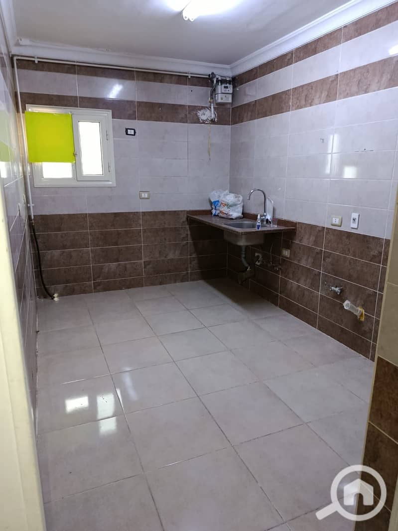 Apartment for rent in Zahra Al-Maadi, Madinat Al-Miraj, with a front view, area 165 sqm, consisting of 3 rooms, bathroom, reception, kitchen, on the 3rd floor, with an elevator, super luxury finishing. - Ansicht 4