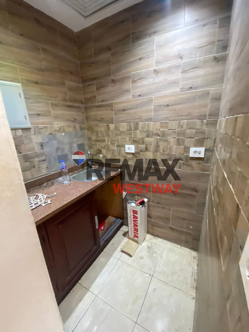 Office for rent in the Courtyard El Sheikh Zayed مكتب للايجار في الكورت يارد الشيخ زايد - Więcej