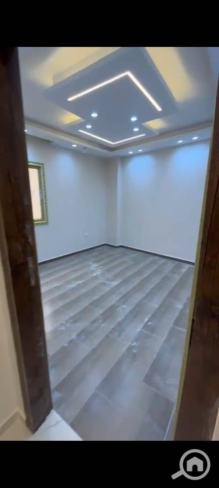 4 1000809991. png