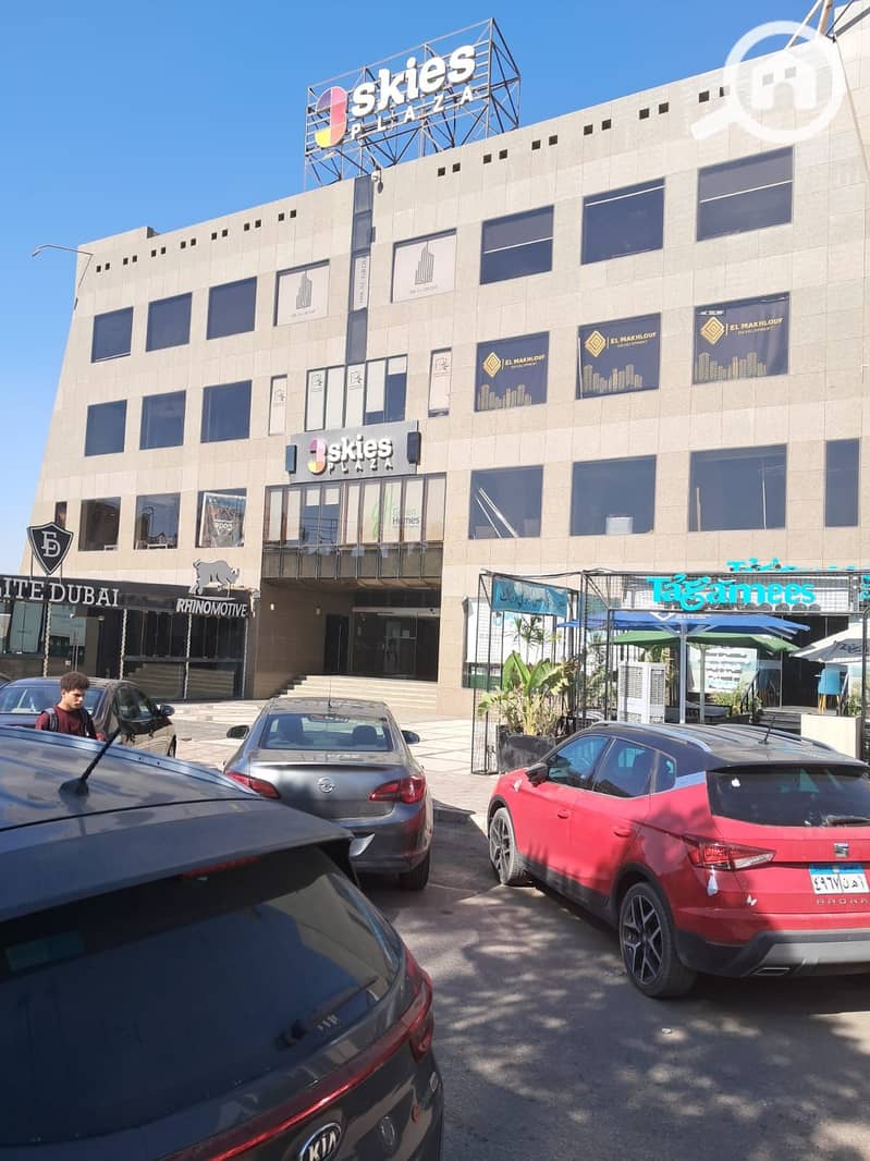 Completed ground commercial or administrative unit inside Mall 3 Skies Plaza next to Americana Plaza - Widok 2