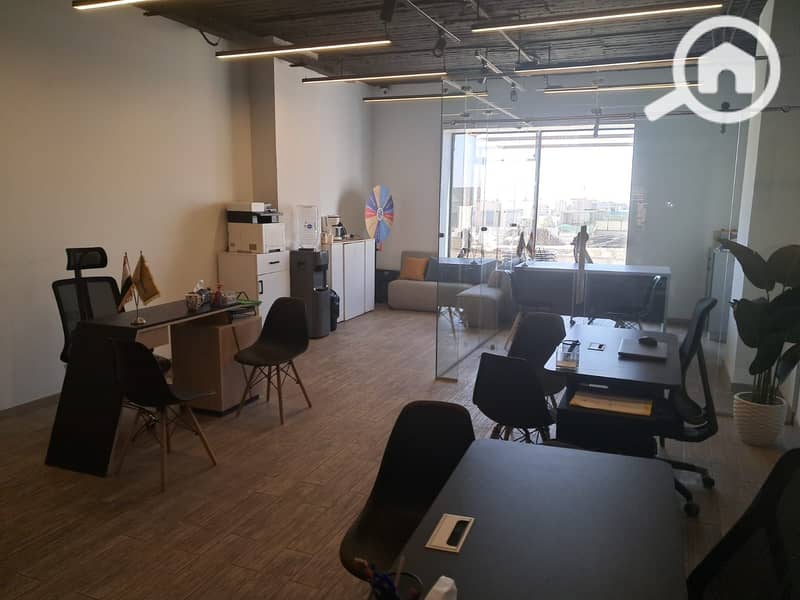 Completed ground commercial or administrative unit inside Mall 3 Skies Plaza next to Americana Plaza - Więcej