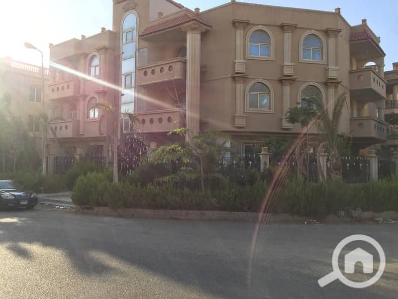 A complete villa with a garden view, swimming pool, air-conditioned, ground floor, first and second floors, basement, and roof in Al-Narjis Villas - Ansicht 2