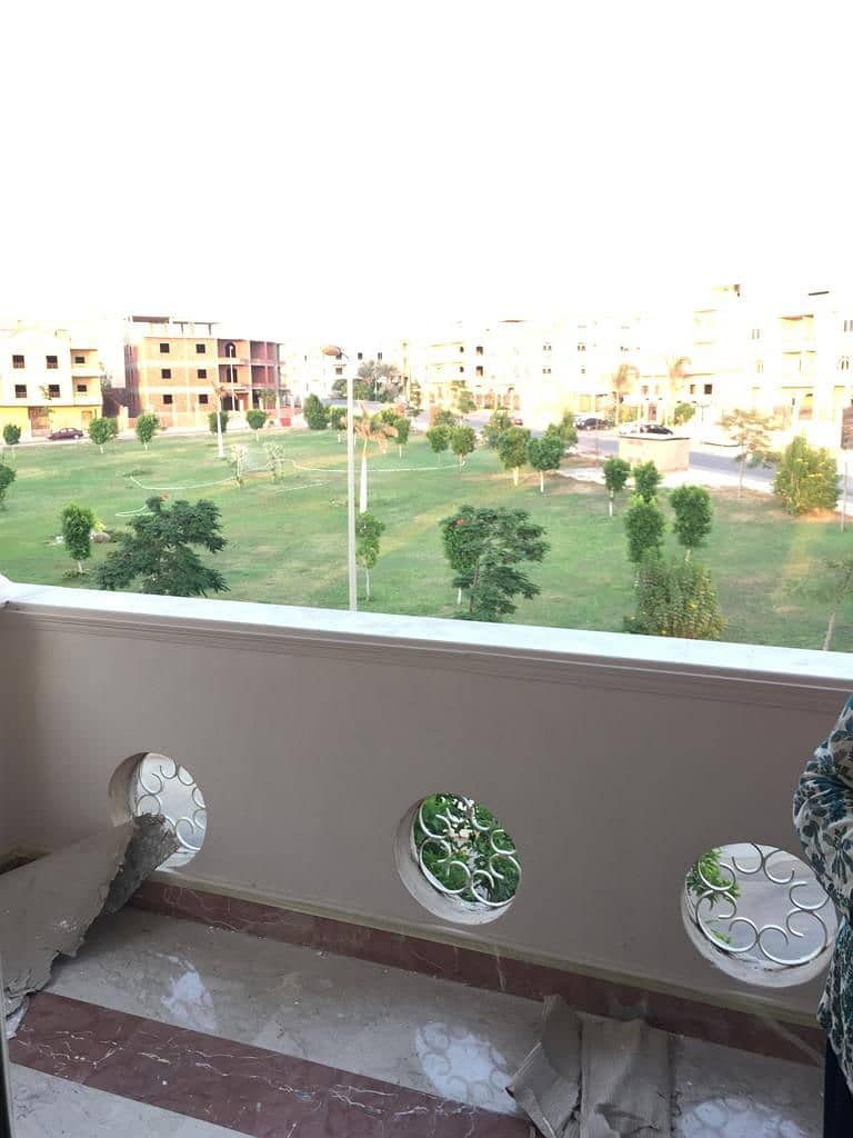A complete villa with a garden view, swimming pool, air-conditioned, ground floor, first and second floors, basement, and roof in Al-Narjis Villas - Ansicht 4