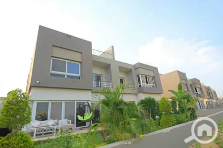 4 Bedroom Villa for Sale in Sheikh Zayed, Giza - 631145671_122187130964592715_3510248466748430356_n. jpg 4 Bedroom Villa for Sale in Sheikh Zayed, Giza - 631145671_122187130964592715_3510248466748430356_n. jpg