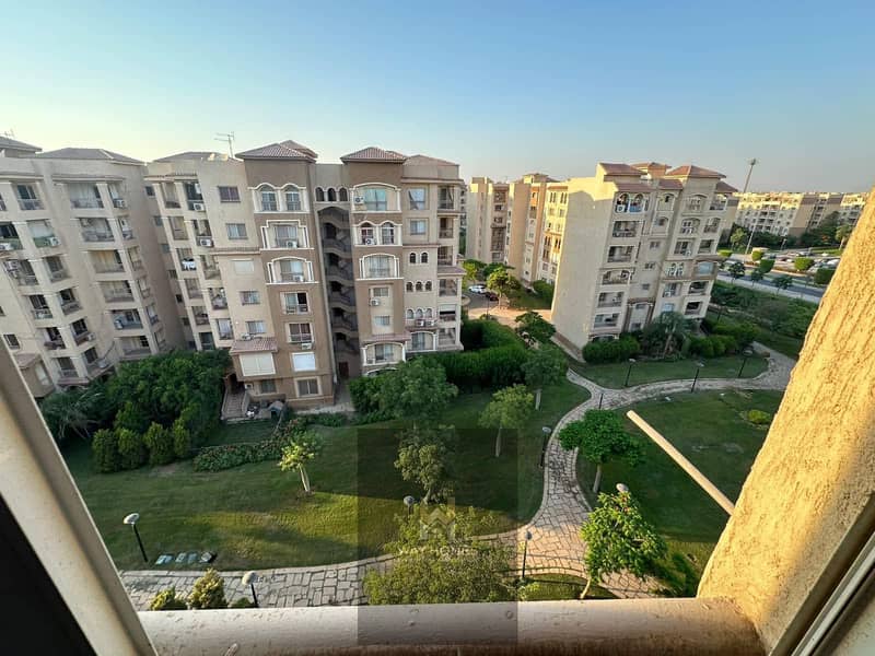 For sale, a distinctive apartment in B3, 135 sqm with a garden view. – pohled 3