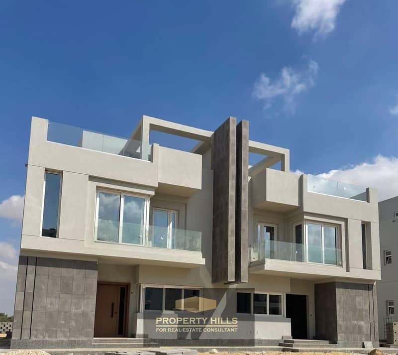 For sale, a garden villa for immediate delivery with 4 rooms on Dahshur Link, in front of Beverly Hill. - Widok 3