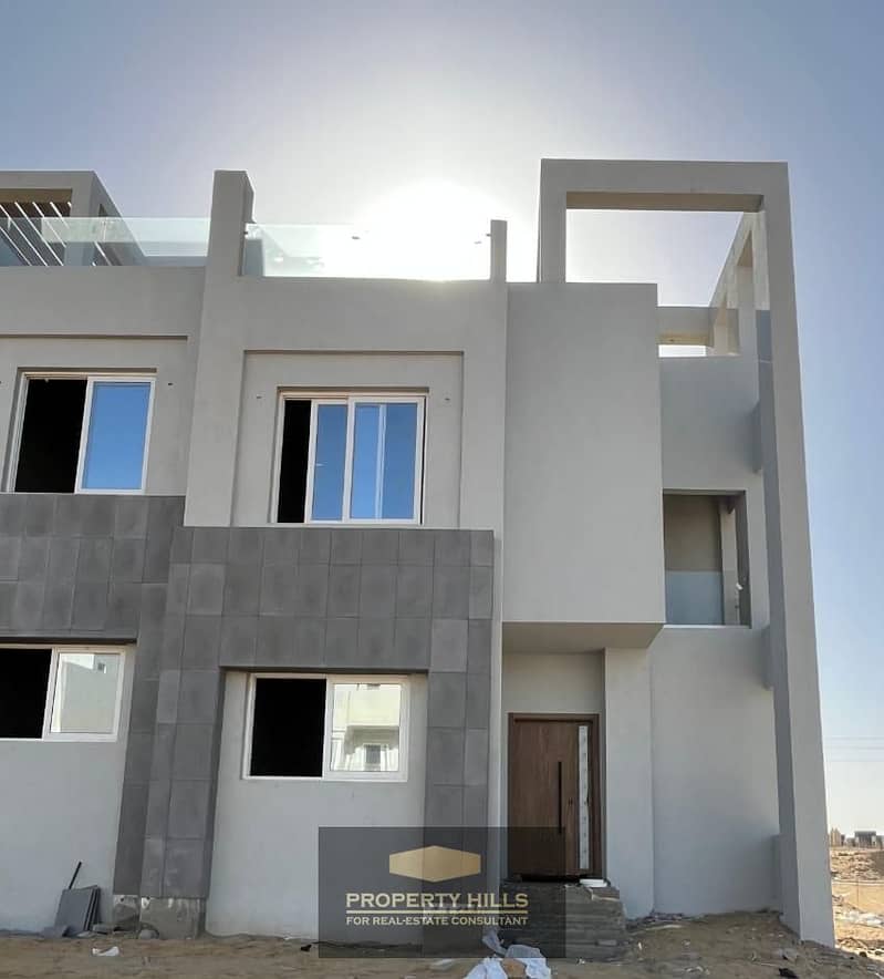 For sale, a garden villa for immediate delivery with 4 rooms on Dahshur Link, in front of Beverly Hill. - Widok 6