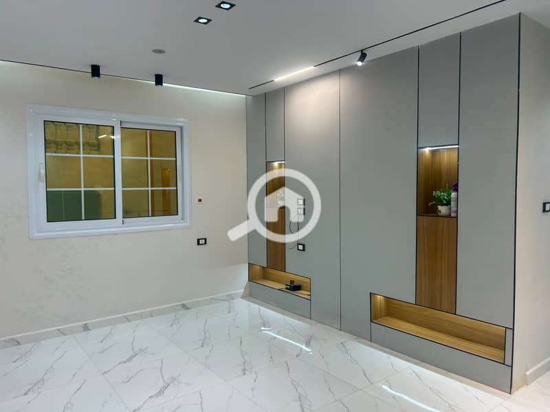 135 square meter side apartment with a balcony in the Gardens of Ahram - Mehr