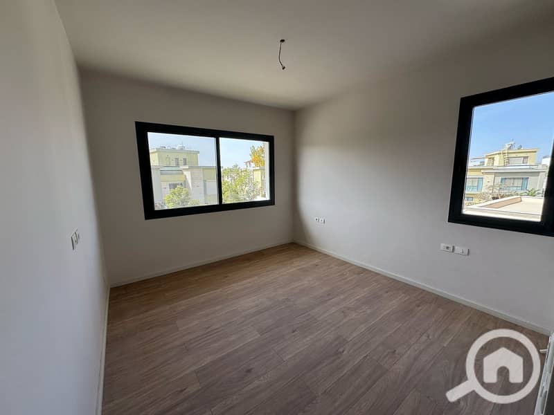 Spacious 3-Bedroom Apartment Semi-Furnished for Rent in Sodic Villette V Residence | Landscape View – pohled 4