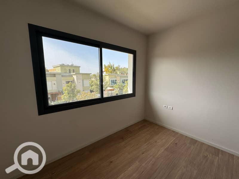 Spacious 3-Bedroom Apartment Semi-Furnished for Rent in Sodic Villette V Residence | Landscape View – pohled 5