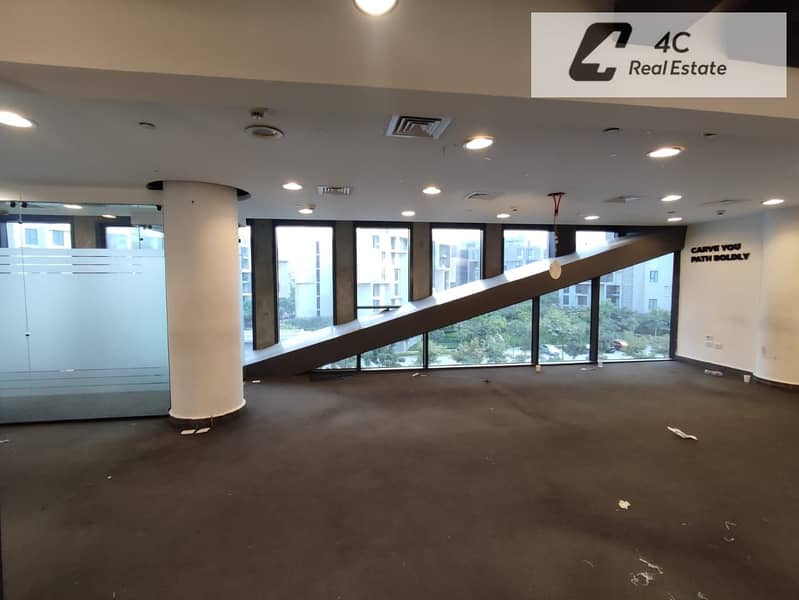 Administrative Office for Rent 141m Location on nobu Ultra Super Lux Finishing in Sodic East EDNC New Cairo near Hydepark - Widok 4