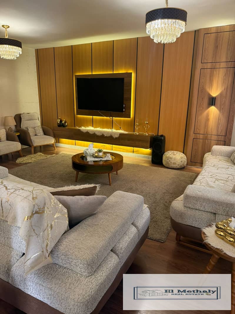 Freehold apartment for sale in Al Rehab City, New Cairo; features a wide garden view and custom, high-end finishes throughout. - Bild 2