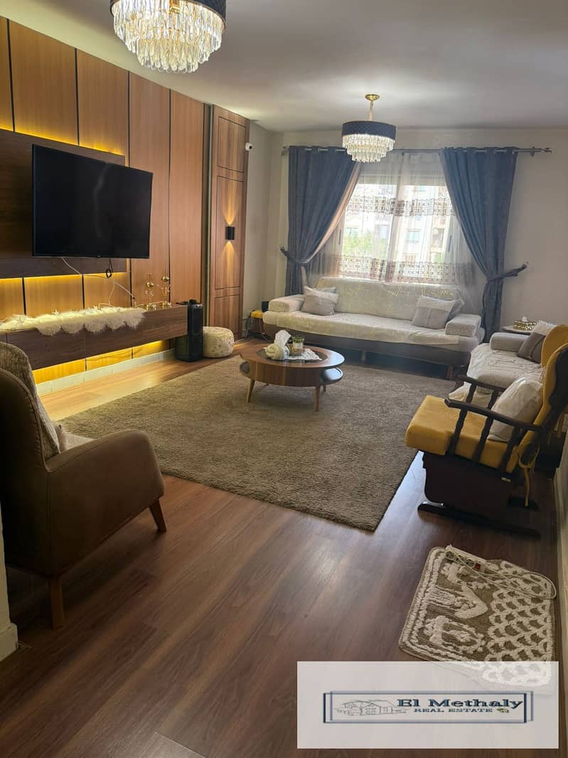 Freehold apartment for sale in Al Rehab City, New Cairo; features a wide garden view and custom, high-end finishes throughout. - Bild 4