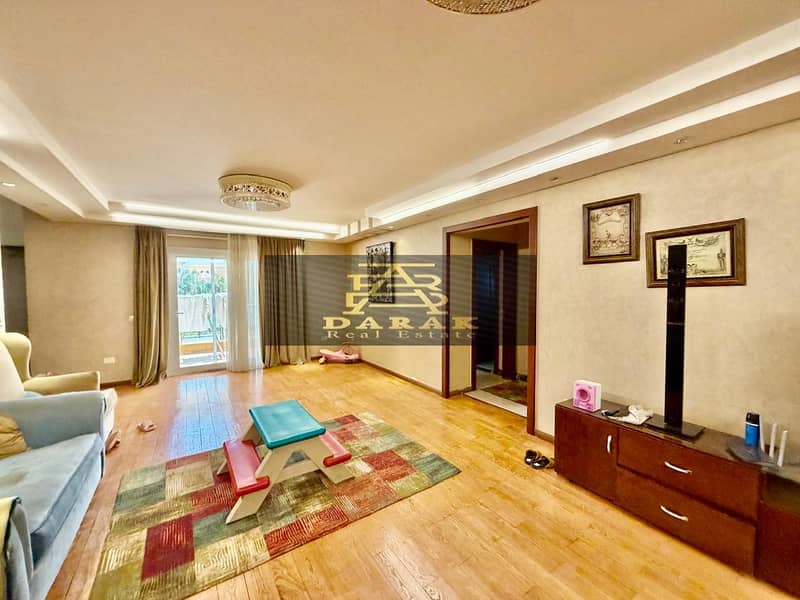 Luxury villa for sale in Madinaty, 5 rooms, the best location by a large wide garden - Więcej
