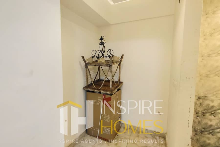 Administrative Office for Sale with an Open View - Więcej