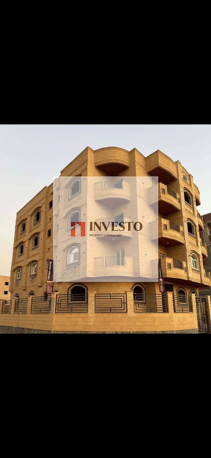 for sale in New Obour City (Series 4). It boasts a prime location on a corner plot, directly overlooking the main 90th Axis (El-Tesaeen Axis) and facing the Sakan Misr compound, with easy access to all services and transportation. Just minutes away from m – pohled 3