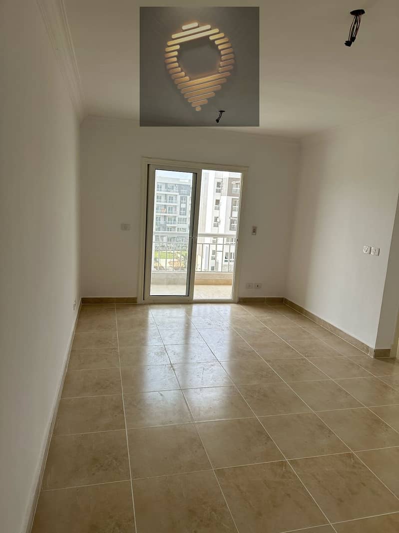 A fantastic and very special apartment for sale overlooking the largest wide garden in the complex, measuring 78 square meters in B12, the newest in M – pohled 4
