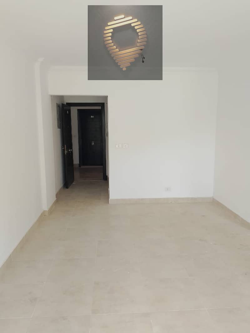 A fantastic and very special apartment for sale overlooking the largest wide garden in the complex, measuring 78 square meters in B12, the newest in M – pohled 5