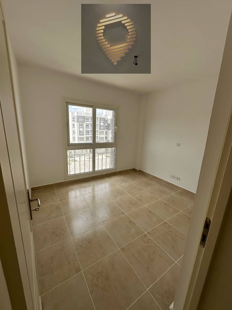 A fantastic and very special apartment for sale overlooking the largest wide garden in the complex, measuring 78 square meters in B12, the newest in M – pohled 6