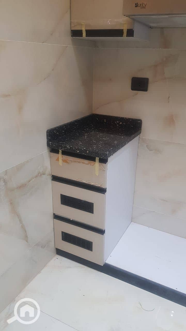 For rent, a stunning apartment in West Aribla. The apartment is fully air-conditioned, has an elevator, security, and guard. There is a landline and internet, and there is a garage and storage. - Vista 3