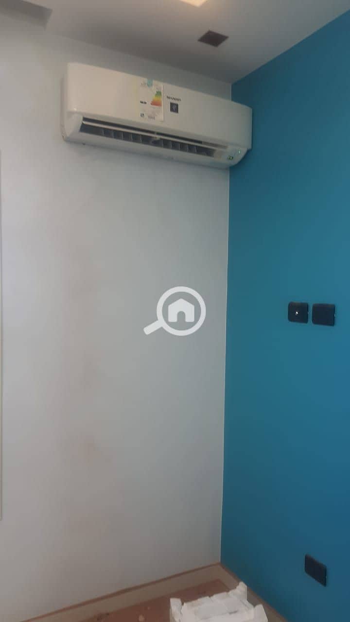 For rent, a stunning apartment in West Aribla. The apartment is fully air-conditioned, has an elevator, security, and guard. There is a landline and internet, and there is a garage and storage. - Vista 4