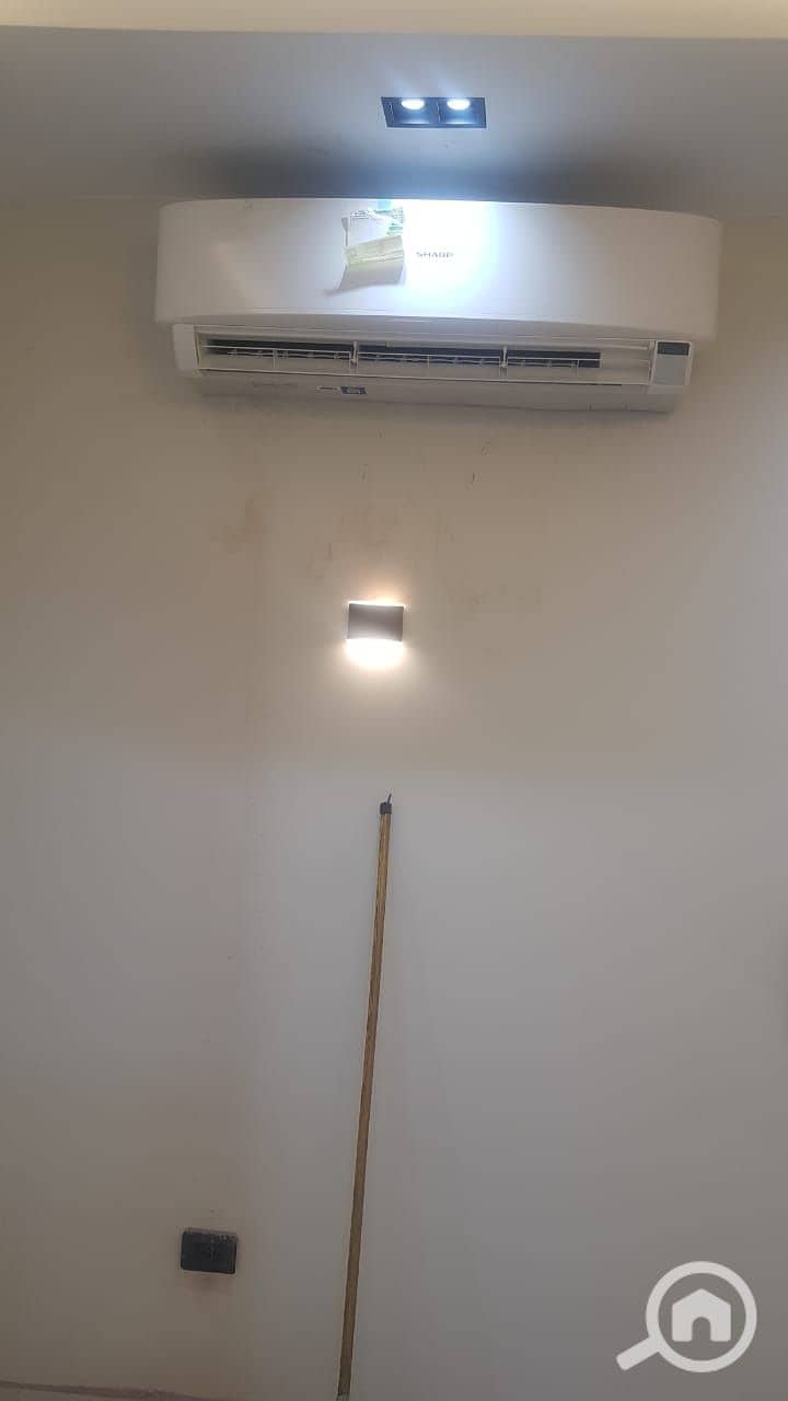 For rent, a stunning apartment in West Aribla. The apartment is fully air-conditioned, has an elevator, security, and guard. There is a landline and internet, and there is a garage and storage. - Vista 6