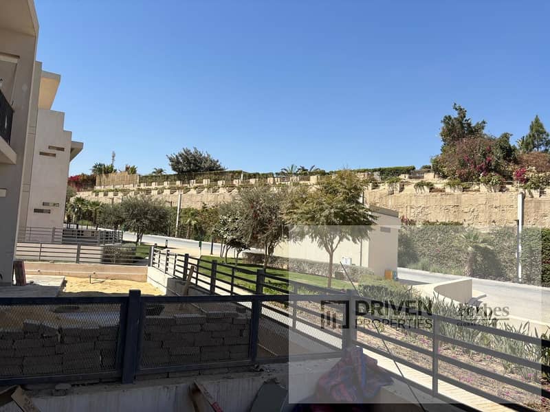 Lowest Price Ready To Move Townhouse Open View For Sale In Pyramids Hills Alexandria Desert Road 6th of October Giza - Widok 3