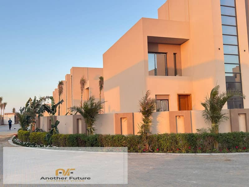 Townhouse for sale, ready for immediate handover, featuring a direct view of green spaces and landscapes. - Bild 3