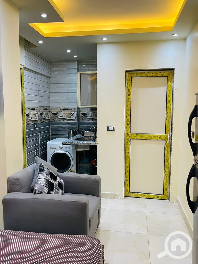 Studio for rent, double with a balcony, First Neighborhood, Third District, in front of Rich Pak - More