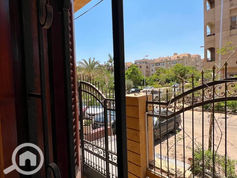 For lovers of ground floor apartments, a family rental apartment in the Southern Investors close to Gamal Abdel Nasser axis and services with an open view, area 180m. – pohled 6