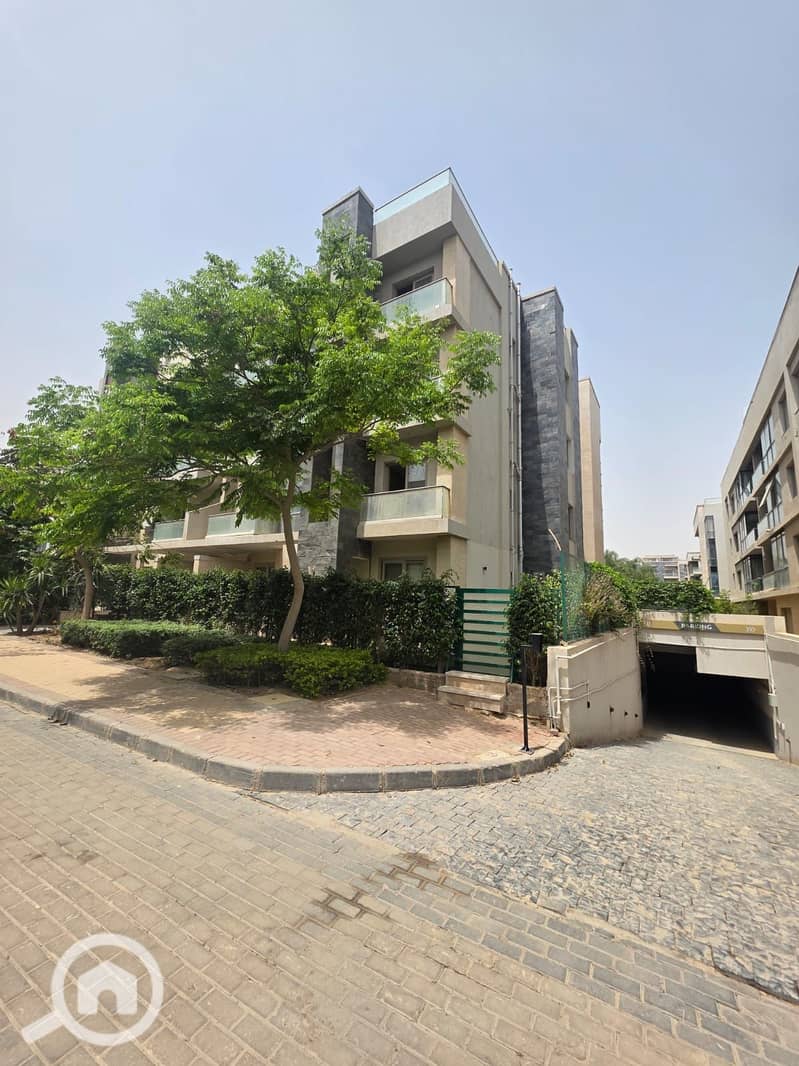 Amanzing price Penthouse for Sale – Galleria Moon Valley Compound – Ready to Move – 230 SQM + 128 SQM Roof with Pool - Widok 5