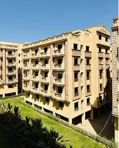 Ready-to-move-in apartment in Fifth Settlement, available for viewing. Located in Al Ashrafia Prime Location compound, near Waterway, 90th Street, AUC - Więcej