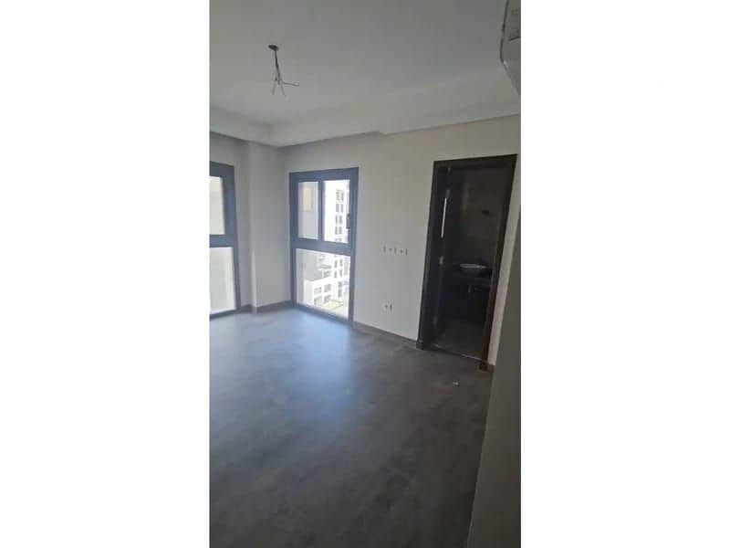 4 8883ce3d-fffd-43a6-bdb6-30de5a33ede1. jpg
