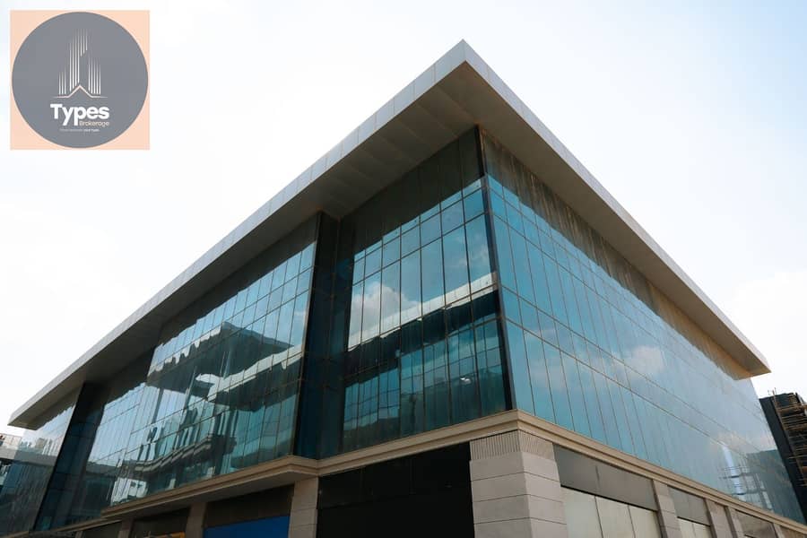 Shop for Sale | 115 sqm at Golden Gate, directly opposite the AUC on South 90 St. Ready to move, prime location with excellent investment potential. - Więcej