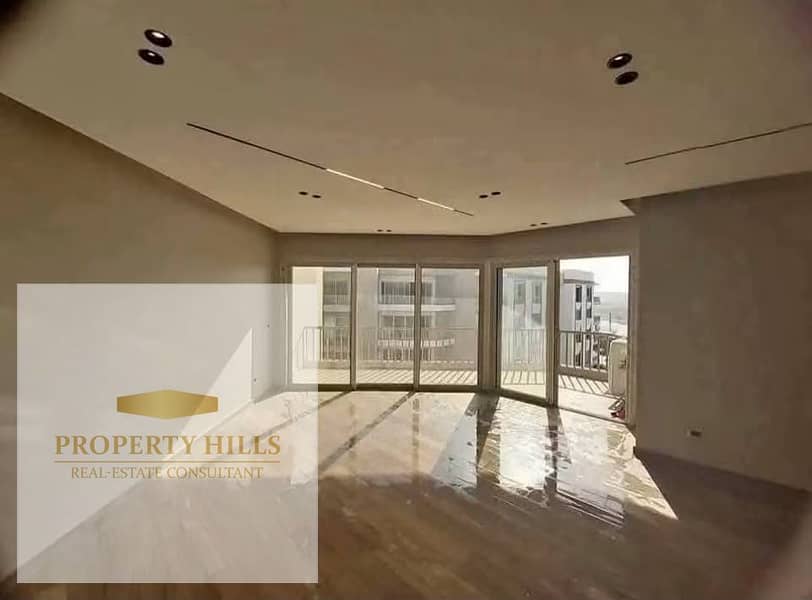 Last corner villa cash (15,288,000) area 424 sqm compound of villas only ready for viewing in Al-Shorouk next to British University BUE and La Vista Patio Sol area is alive - Aanzicht 3