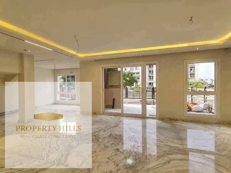 Last corner villa cash (15,288,000) area 424 sqm compound of villas only ready for viewing in Al-Shorouk next to British University BUE and La Vista Patio Sol area is alive - Aanzicht 4