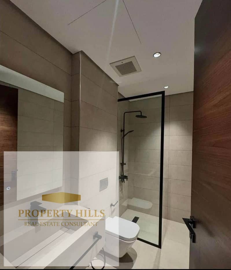 I have a villa for immediate sale in Al-Tajamu' behind the American University, ready for viewing, with an area of 500 square meters. - Więcej