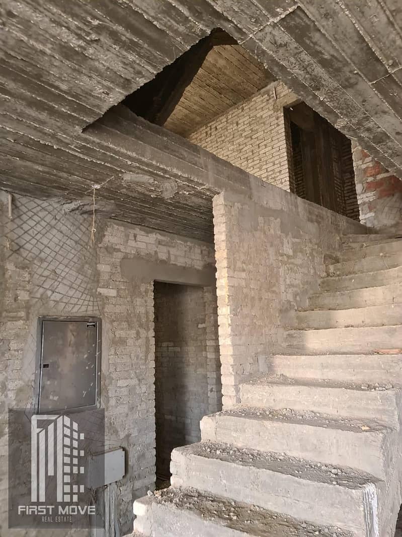 Villa with 4 bedrooms for sale in Sarai in Mostakbal City, next to Madinaty, with installment plans over 12 years and a down payment starting from only 5%, with cash discounts reaching 50% in the new phase. - Widok 6