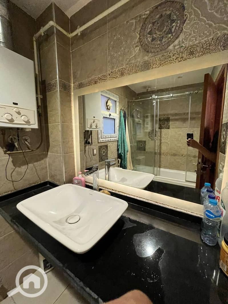 Semi-furnished apartment for rent in The Square Compound - Więcej
