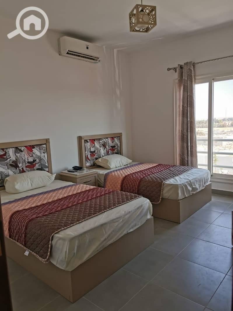 4 10ac9326-9a48-444e-85ac-a24e46769145. jpg